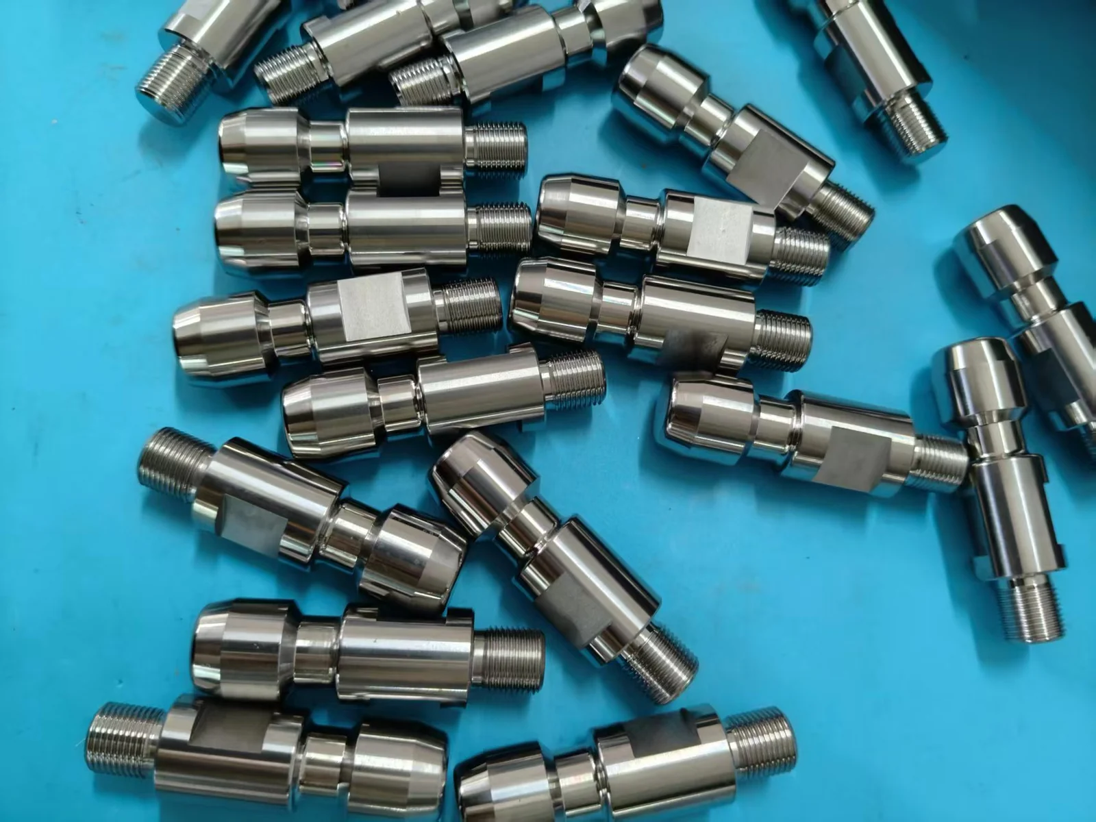 Batch of stretch rod connectors for PET blow molding equipment